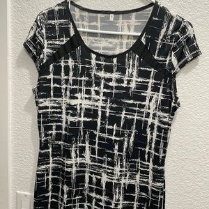 Black & White Cap sleeve Mid Length Dress size L